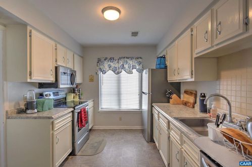 988 Sutton Ct, Charlottesville, VA 22901-3757