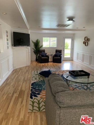 655 El Cielo Rd, Palm Springs, CA 92264-1006