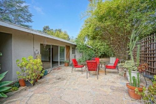 372 Ventura St, Altadena, CA 91001-4632
