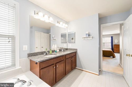 18799 Pier Trail Dr, Triangle VA  22172-2351 exterior