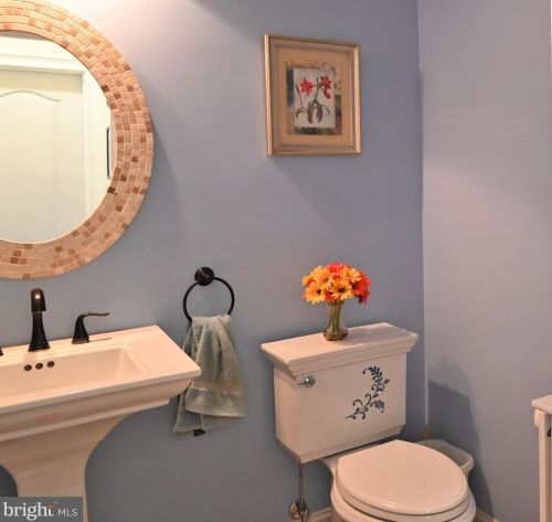 87 Leavitt Ln, Princeton NJ  08540-3921 exterior
