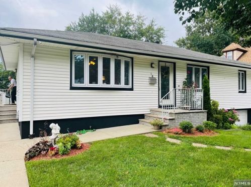 14 Passaic Ave, Hasbrouck Heights, NJ 07604-1108