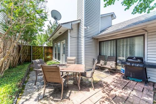 2121 Stradivarius Ln, Carrollton TX 75007-2218 exterior