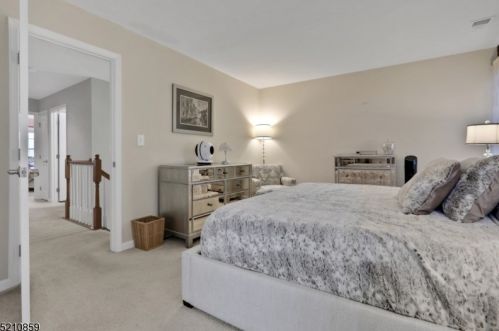 87 Thomastown Rd, Dover NJ 07803-3019 exterior