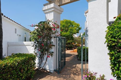 6050 Malea Way, Oceanside, CA 92056-7264