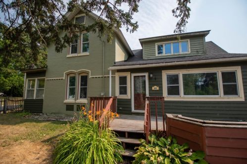 307 5th St, Waverly, MN 55390-8448