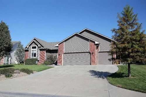102 Maple Dunes St, Wichita, KS 67235-7517