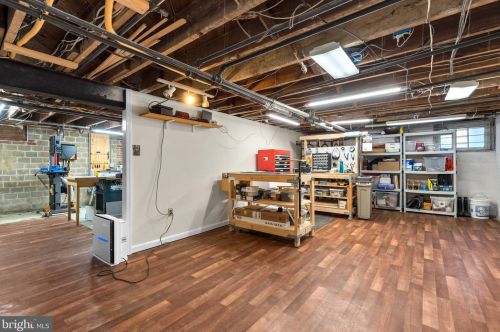 800 Easley St, Silver Spring MD 20910-4587 exterior