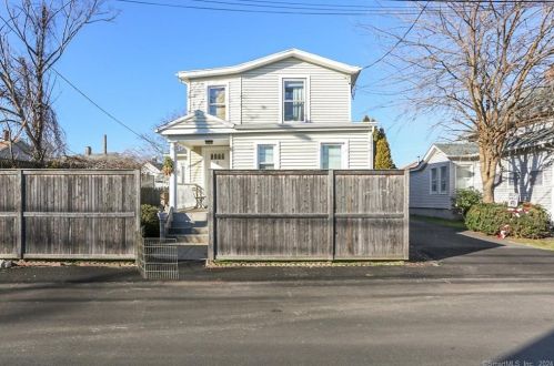 3 Moore Pl, Norwalk, CT 06855-1008