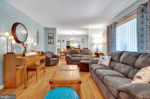 11 Corey Dr, Trenton NJ  08628-1503 exterior