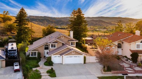 3361 Crazy Horse Dr, Simi Valley, CA 93063-5728