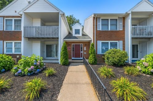 6 Concorde Way, Windsor Locks CT  06096-1544 exterior