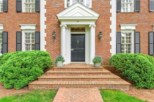 35 Chatsworth Pl, Atlanta, GA 30327-1351