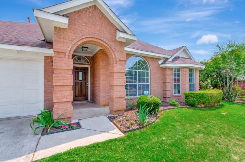 6736 Moss Ln, Fort Worth, TX 76182-7034