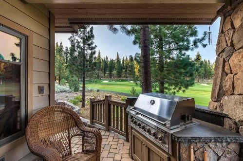 10221 Dick Barter, Truckee CA  96161-5172 exterior