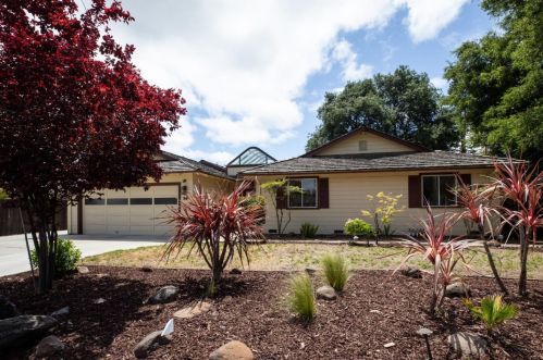 36 Pine Ln, Los Altos, CA 94022-1639