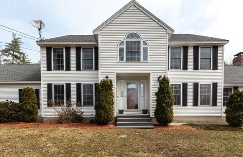 6 Woodland Dr, Brookline, NH 03033-2142