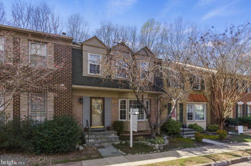 5784 Crownleigh Ct, Springfield VA  22015-1885 exterior