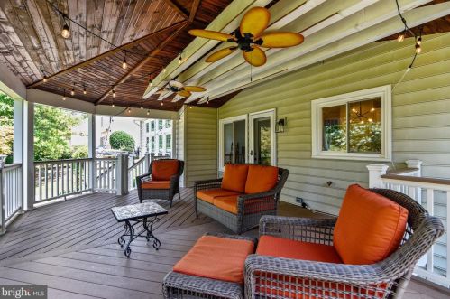 7742 Royal Sydney Dr, Gainesville VA  20155-2867 exterior