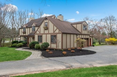 9 Tuccamirgan Rd, Flemington, NJ 08822-5910