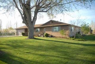 1983 Apricot Rd, Grandview, WA 98930-8903