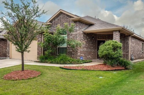 1824 Kachina Lodge Rd, Fort Worth TX  76131-2403 exterior