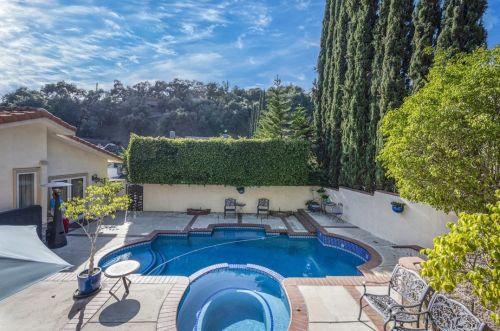 1360 Greenbriar Rd, Glendale CA  91207-1254 exterior
