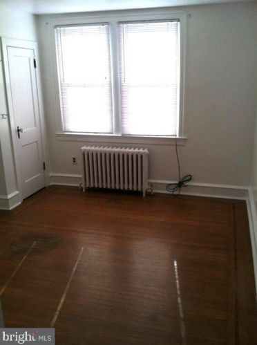 5616 19 St, Philadelphia PA  19121-4120 exterior