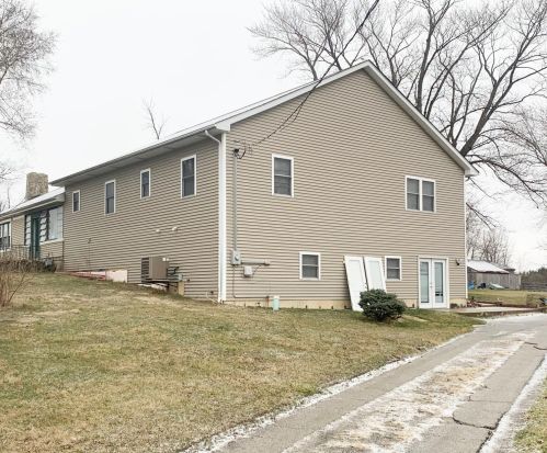 7081 Mississippi St, Gary, IN 46410-3925