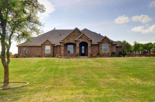 2800 Bob White Dr, Granbury, TX 76049-7022