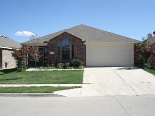 6236 Chalk Hollow Dr, Fort Worth TX  76179-7722 exterior