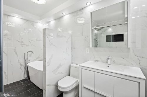 312 Manton St, Philadelphia PA  19147-5213 exterior