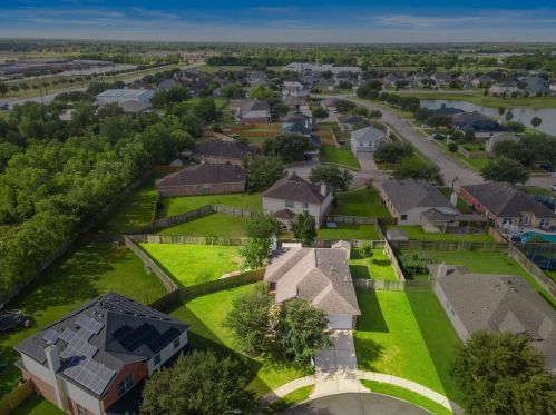 7304 Shade Ct, Pearland, TX 77584-3652