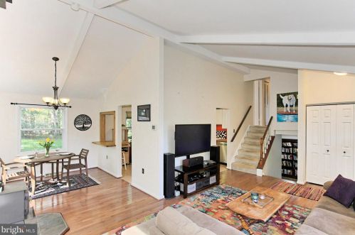 11026 Howland Dr, Herndon, VA 20191-4906