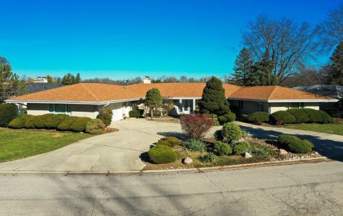 1880 Berry Ln, Des Plaines, IL 60018-1646