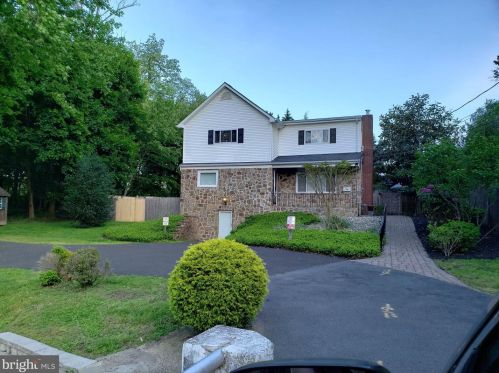 261 Upper Ferry Rd, Trenton NJ  08628-2704 exterior