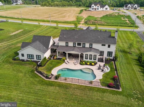 7178 Sterling Rd, Harrisburg, PA 17112-8995