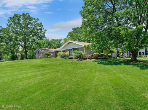 260 80th St, Willowbrook, IL 60527-2475