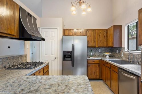 3904 Beaconsdale Dr, Austin TX  78727-2956 exterior