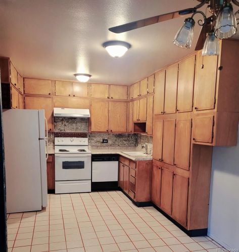 755 Clinton St, Denver, CO 80247-1588