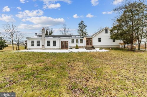 48 Calvin Unger Ln, Berkeley Springs WV 25411-5181 exterior