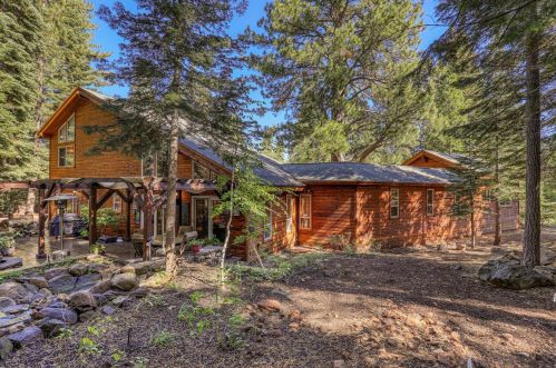 11325 Thelin Dr, Truckee, CA 96161-3105