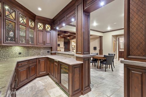 6403 Garfield Ave, Willowbrook IL  60527-5237 exterior