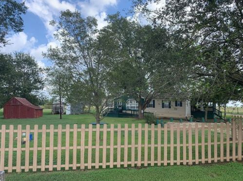 171 Main St, Hills, TX 78659-4326