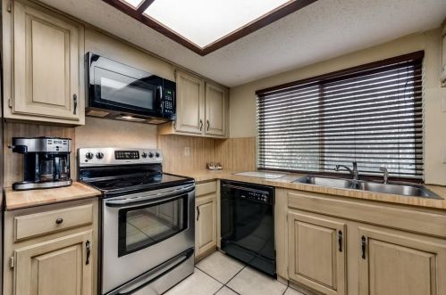 6301 Galaxie Rd, Garland TX 75044-8117 exterior