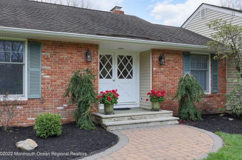 6 Holmes Ct, Holmdel Village, NJ 07733-2010