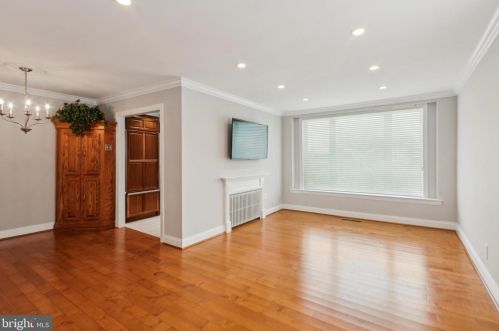 8107 Brous Ave, Philadelphia, PA 19152-3101