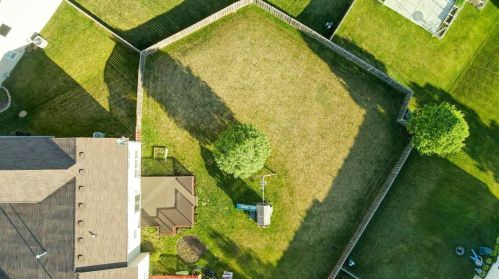 1182 Cape Cod Ln, Pingree Grove IL  60140-2000 exterior