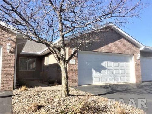 2423 Parkway Dr, Pekin, IL 61554-1993
