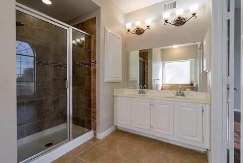 2818 Lk Vly Dr, Garland TX exterior